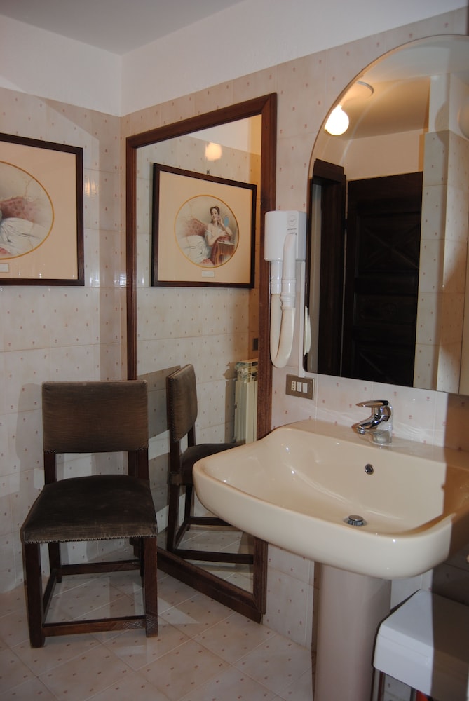 Basic Double Room photo 3