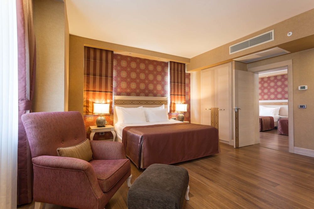Deluxe Superior Family Room