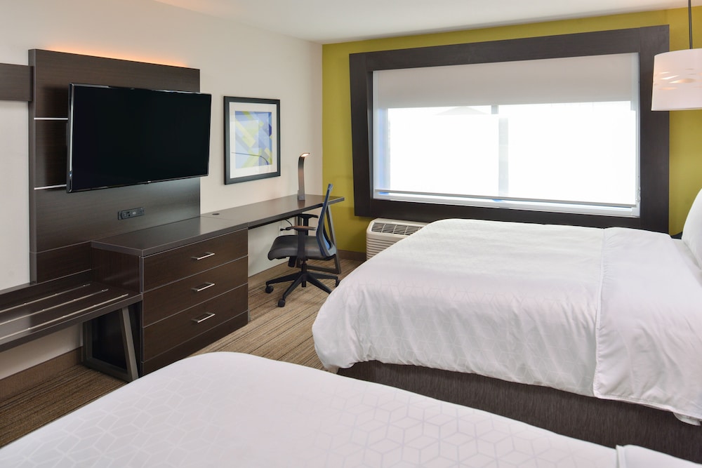 2 Queen Beds w/ Sofa bed - Photo 3