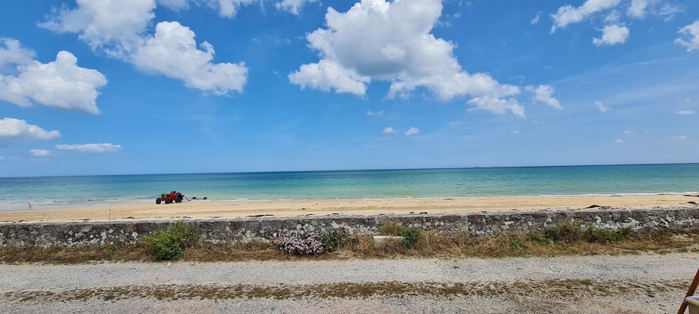 Deluxe House, Multiple Bedrooms, Sea View photo 2