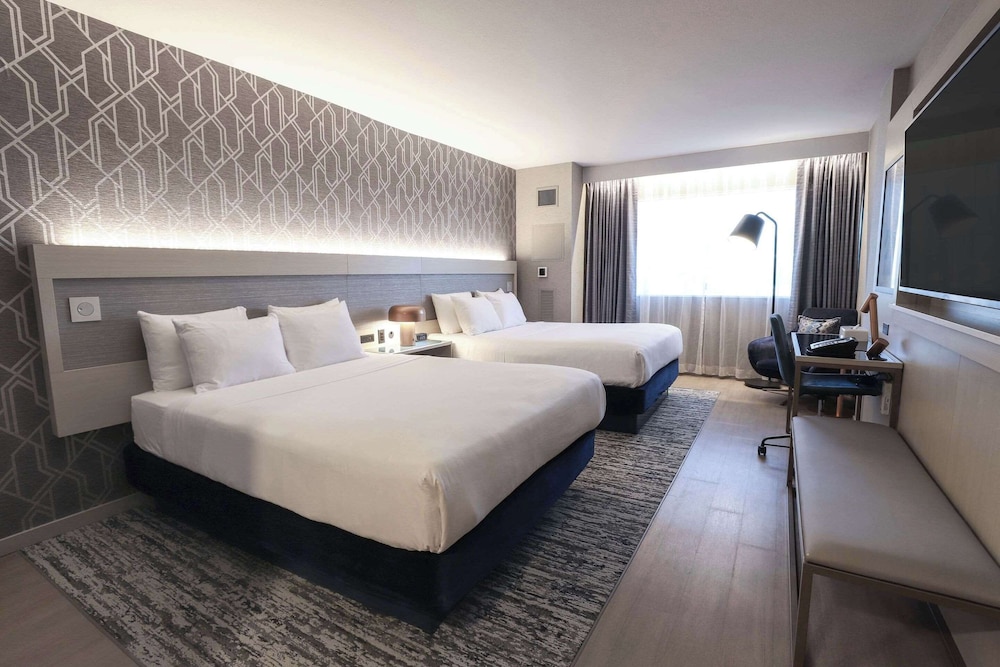 Room, 2 Queen Beds, Non Smoking (Upgrade) - Photo 3