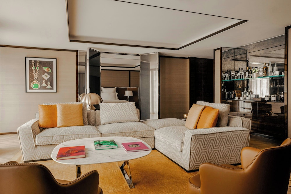Executive Suite, City View
