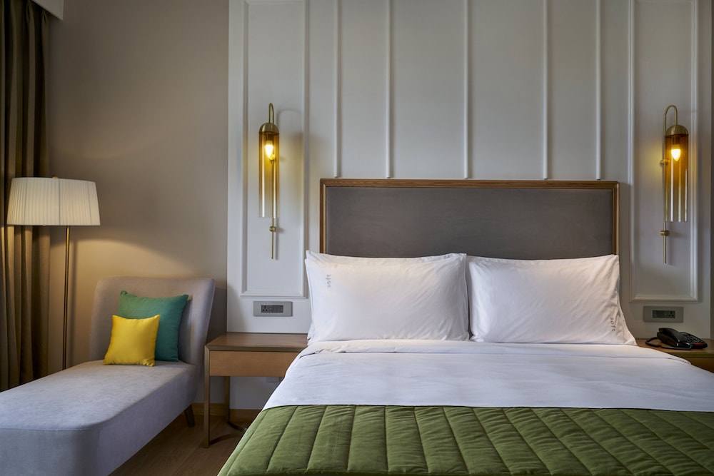 Standard Room, 1 King Bed, Balcony (Sunrise View) - Photo 8