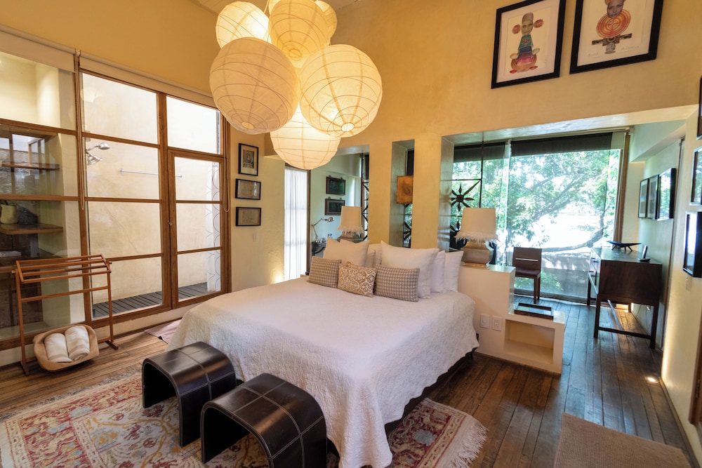 Luxury Suite - Photo 4