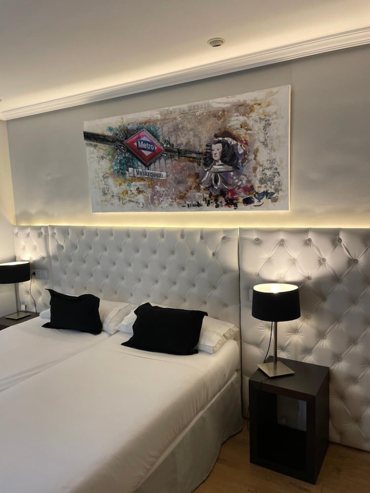 Twin Room (with extra bed) photo 2