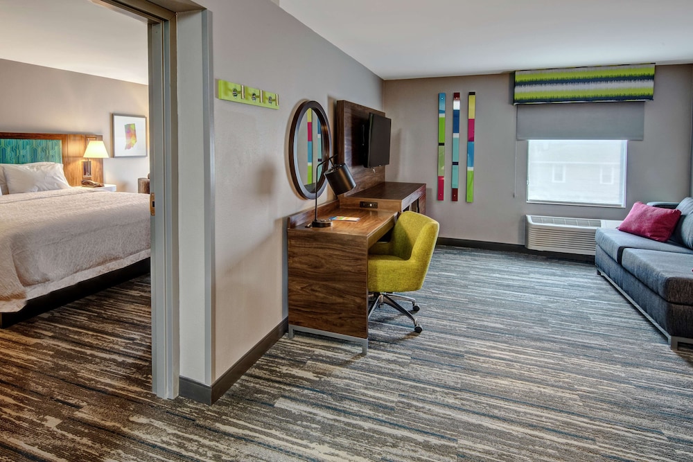 Suite, 1 King Bed, Accessible, Bathtub