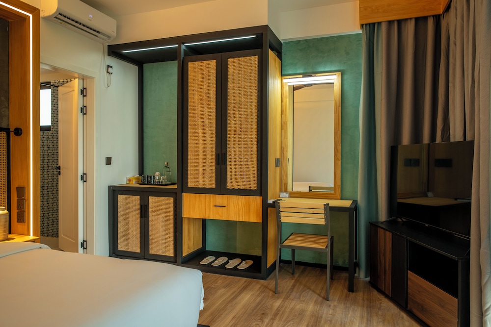 Superior Studio, Balcony, Garden View