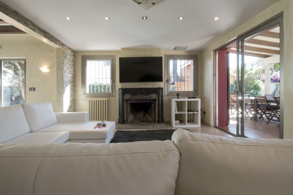 Villa, 6 Bedrooms, Private Pool photo 2
