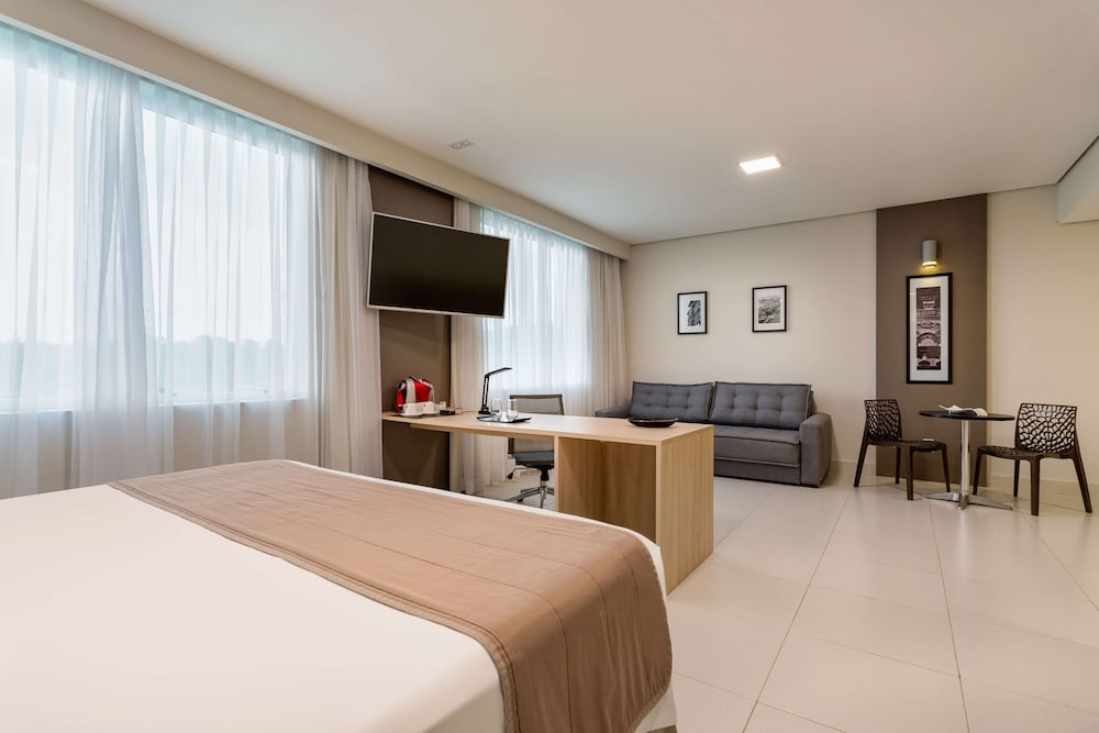 Premium Room, 1 King Bed, Non Smoking photo 1