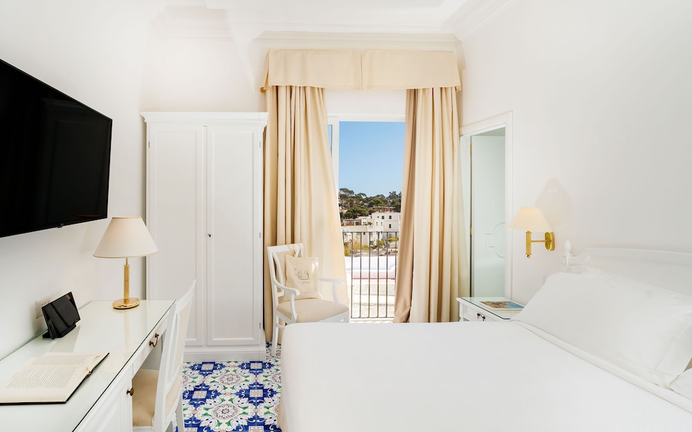 Basic Double or Twin Room - Photo 4