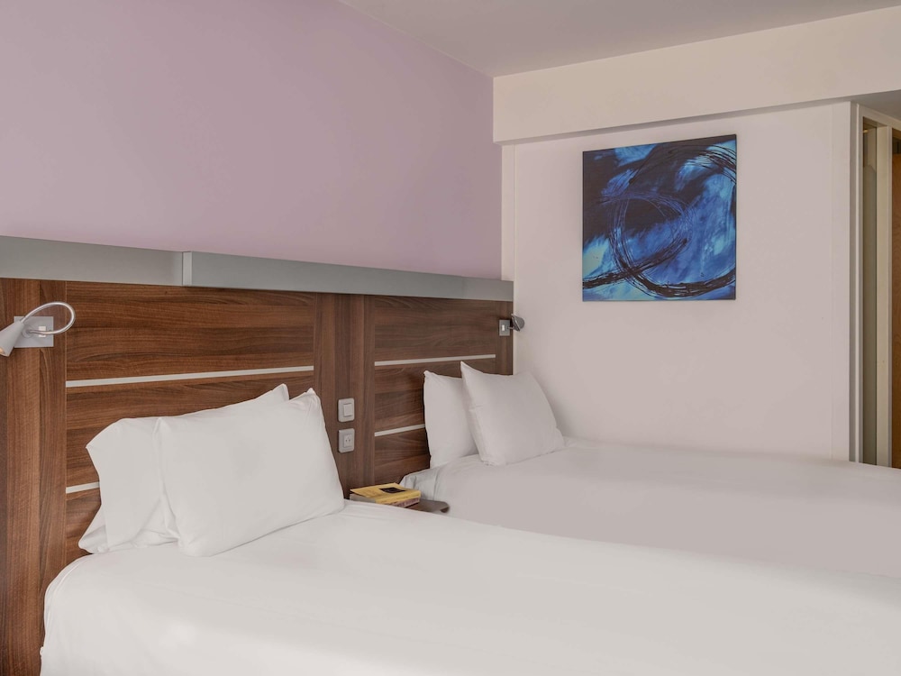 Room, Multiple Beds thumbnail 5