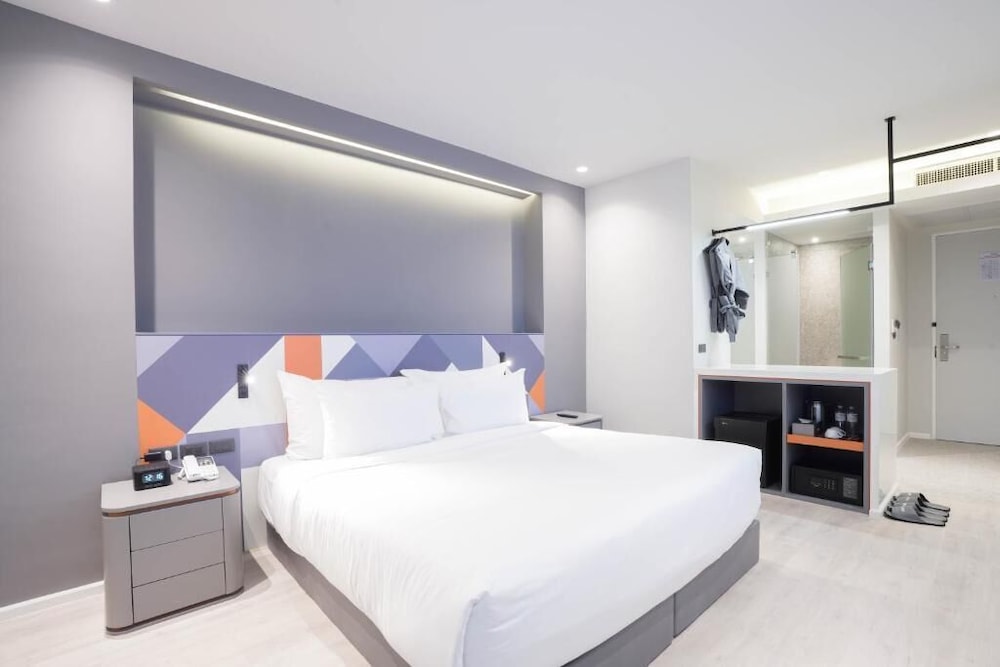 Deluxe Plus, King Bed