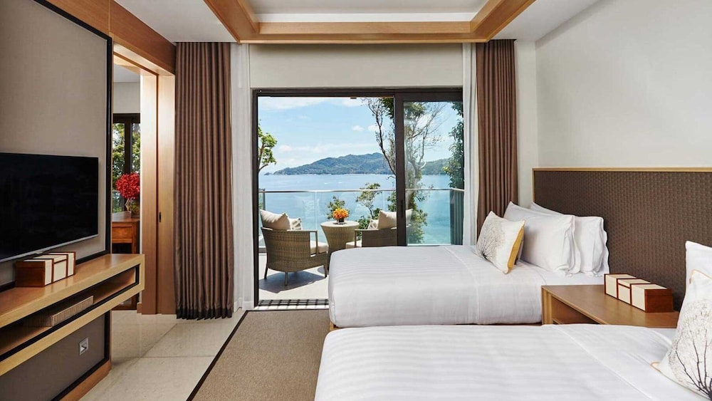 Club Two Bedroom Suite Ocean Balcony - Photo 3