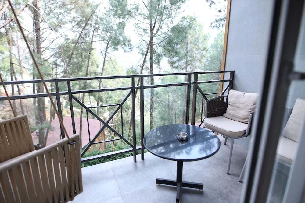 Premium Room - Photo 8