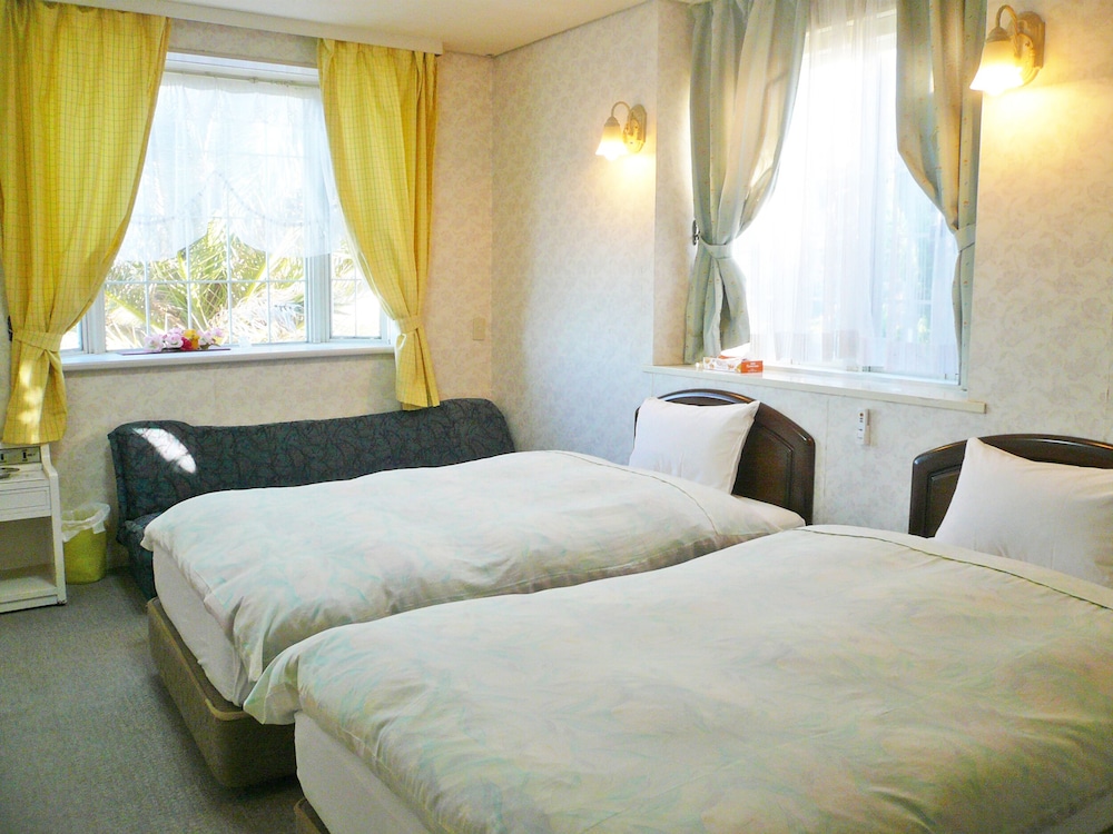 Basic Twin Room, 6 Bedrooms, Non Smoking, Beachside photo 1