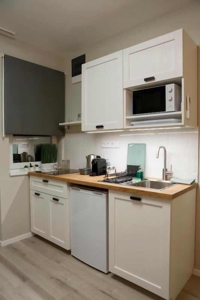 Deluxe Studio, 1 Bedroom - Photo 2