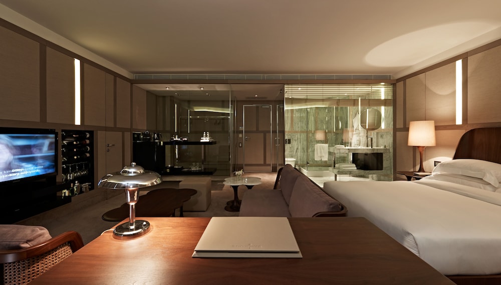 Deluxe Double Room, 1 King Bed photo 3