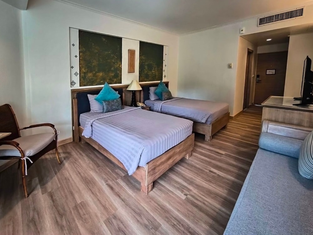 Deluxe Room - Photo 13