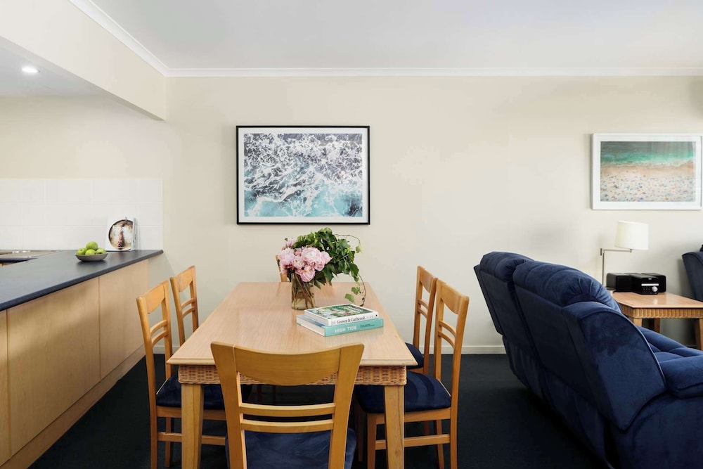 Two Bedroom Apartment - City View photo 3
