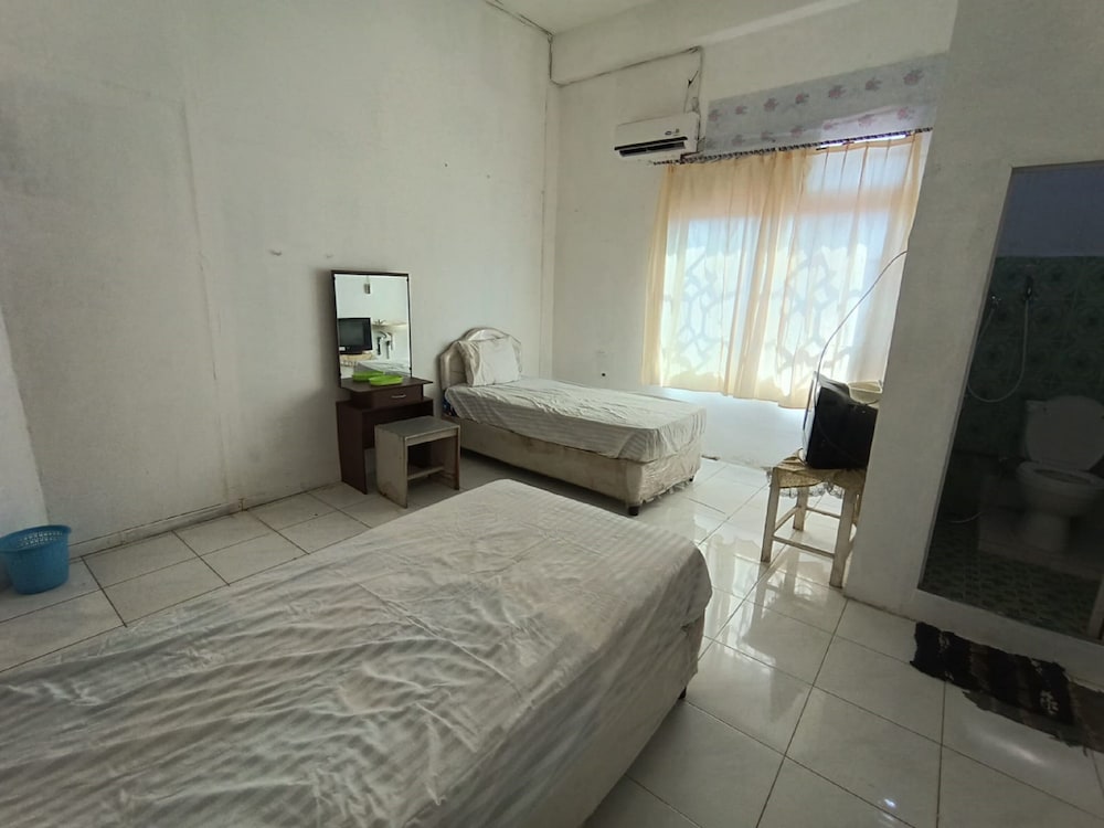 Twin Room - Photo 2