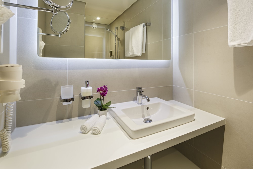 Twin Room - Photo 4