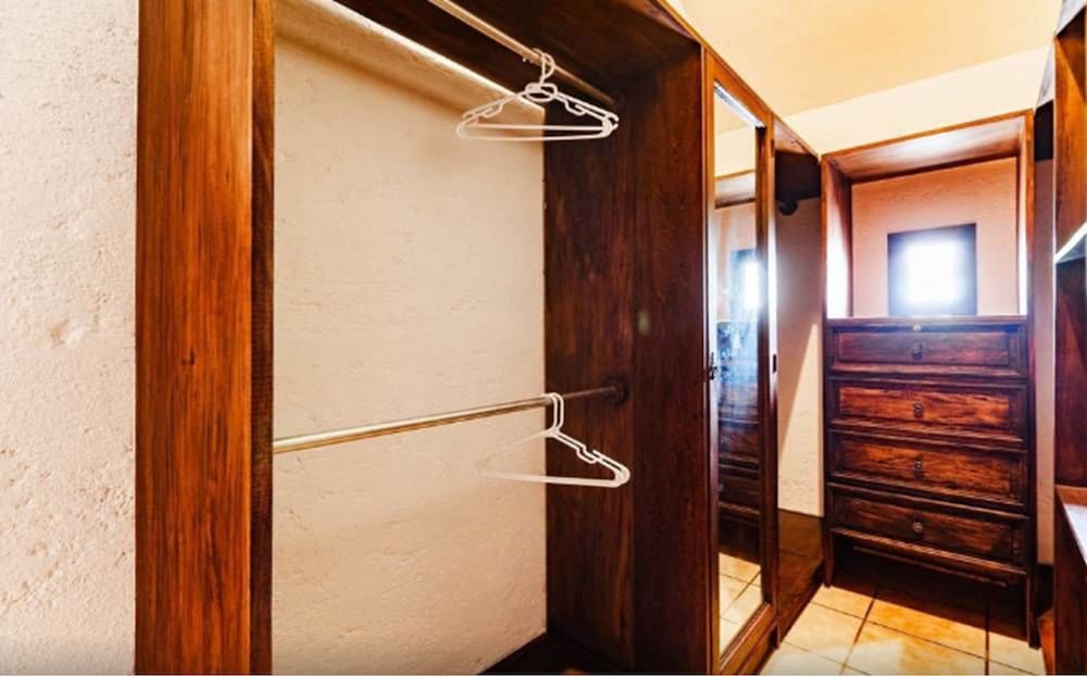 Family Suite, Multiple Beds, Non Smoking photo 2
