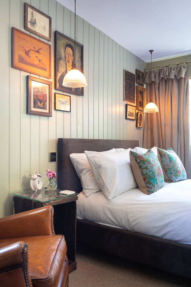 Classic Room, 1 King Bed photo 2