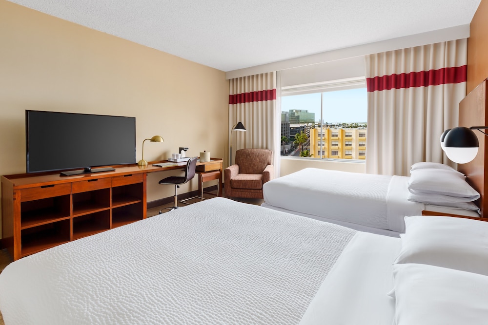 Deluxe Room, 2 Queen Beds photo 2