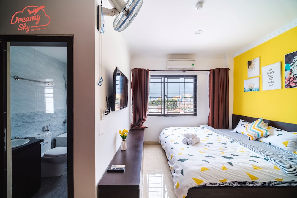 Sunny Deluxe Double Room, City View