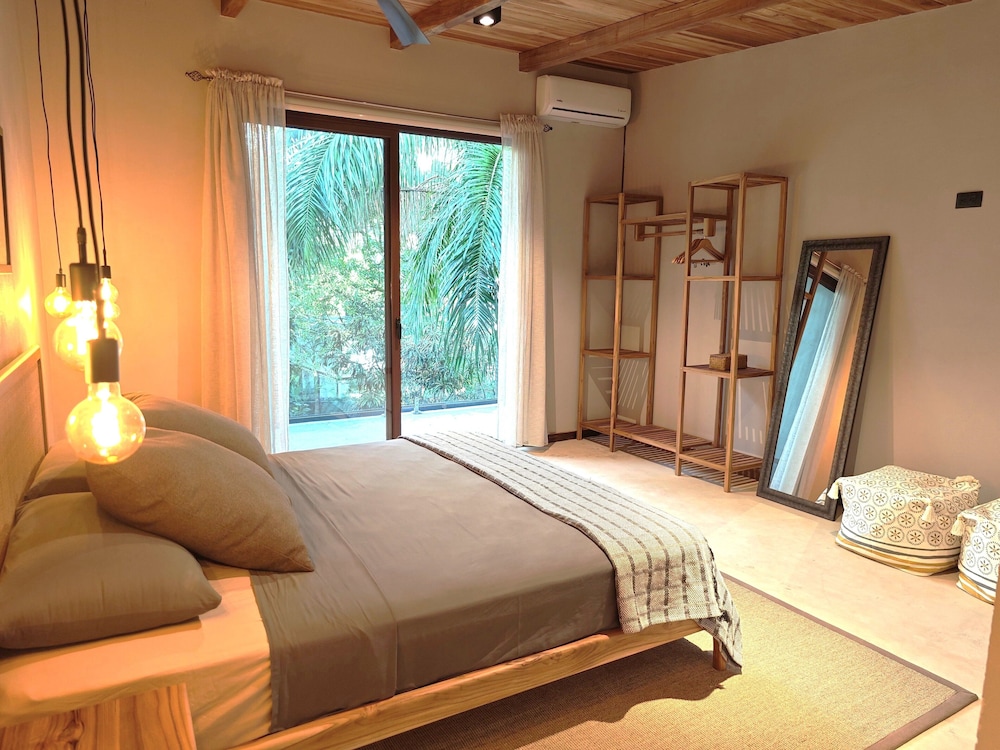 Room, Balcony, Mountain View photo 3