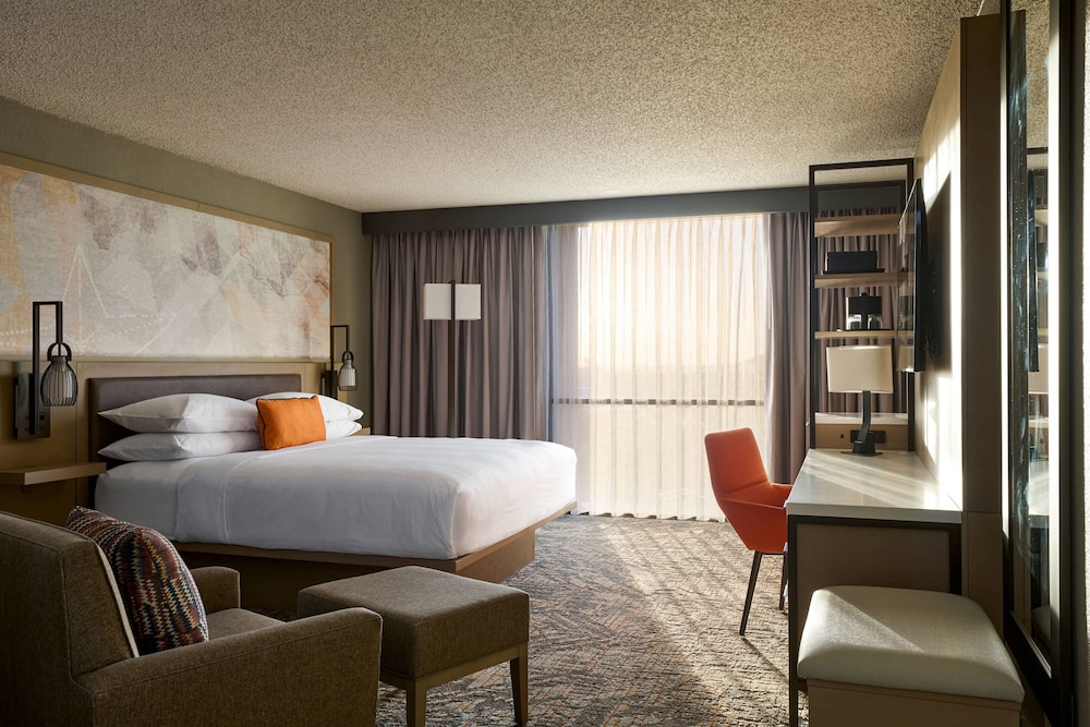 Room, 1 King Bed (Hearing Accessible) - Photo 2