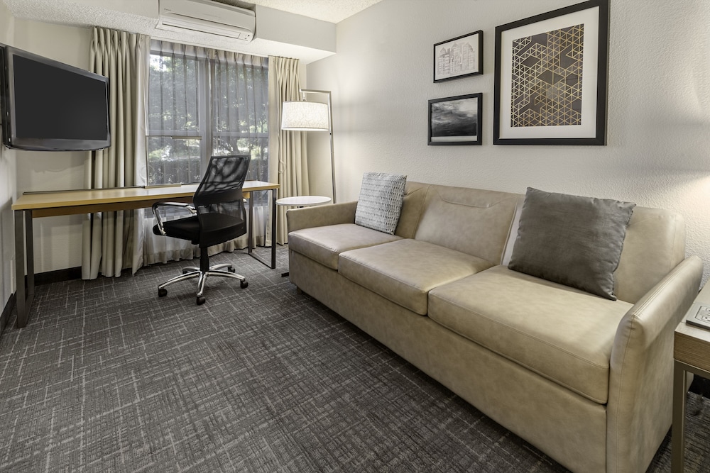 Studio, 1 King Bed with Sofa bed (Mobility/Hearing Accessible, Tub) photo 2