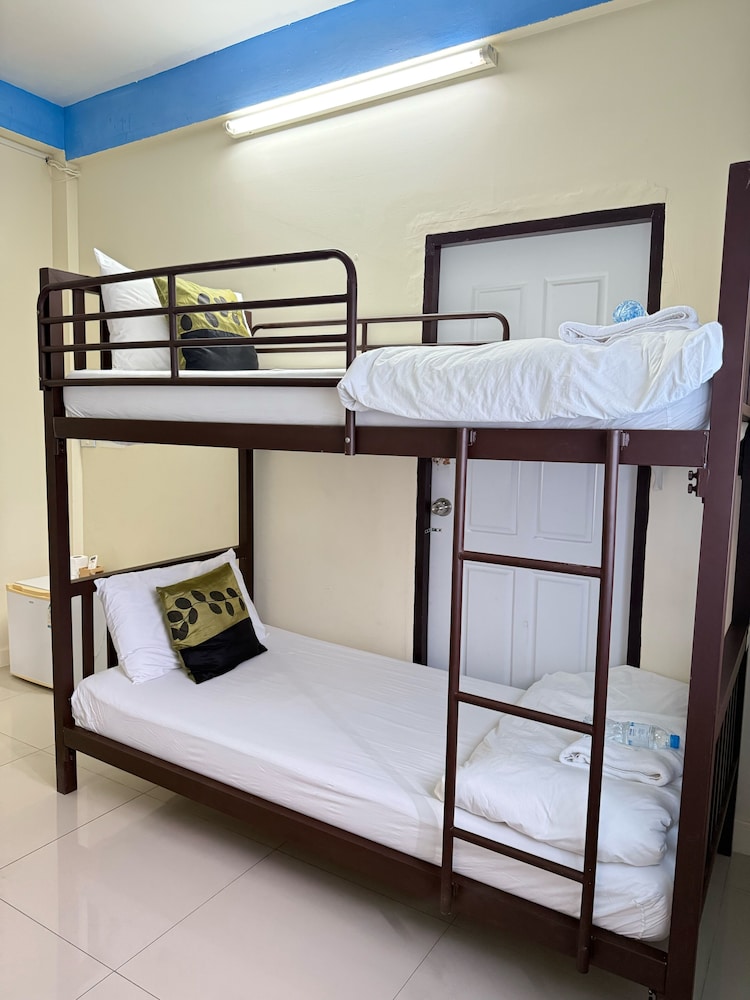 Basic Shared Dormitory, Men only, Non Smoking, Air conditioning