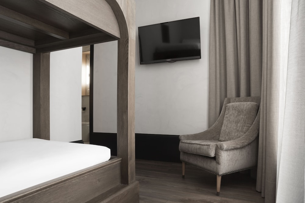 Quadruple Room - Photo 3