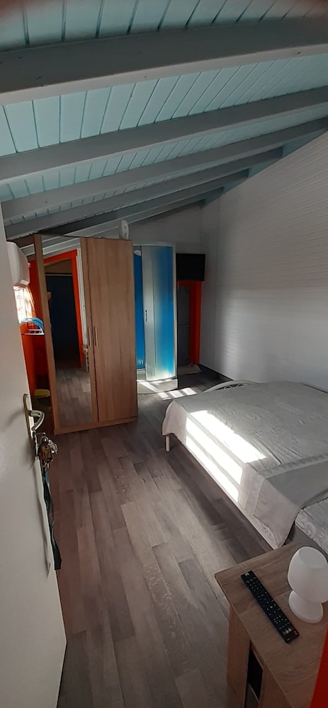 Economy Double Room - air-conditioned room - Photo 8
