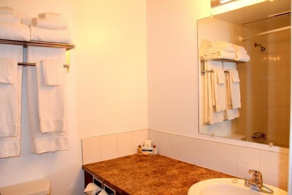 Room, 1 Queen Bed, Kitchenette photo 2