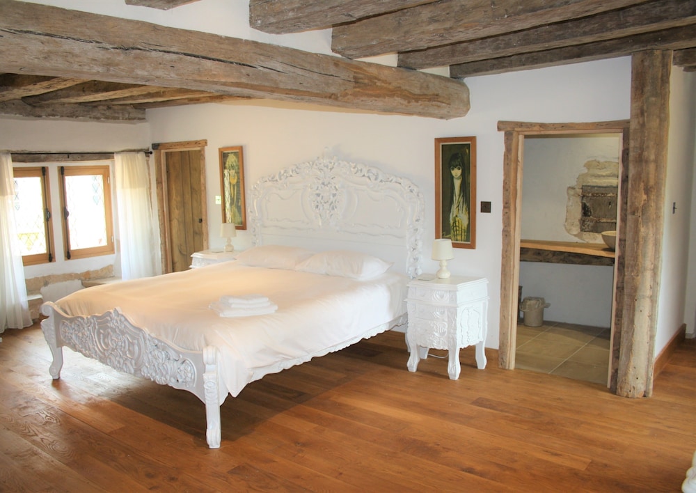 Superior Suite, Ensuite, Courtyard View (Max 2 adults + 2 children) photo 1