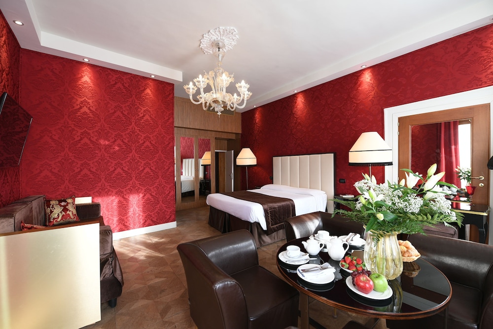 Executive Studio Suite thumbnail 5