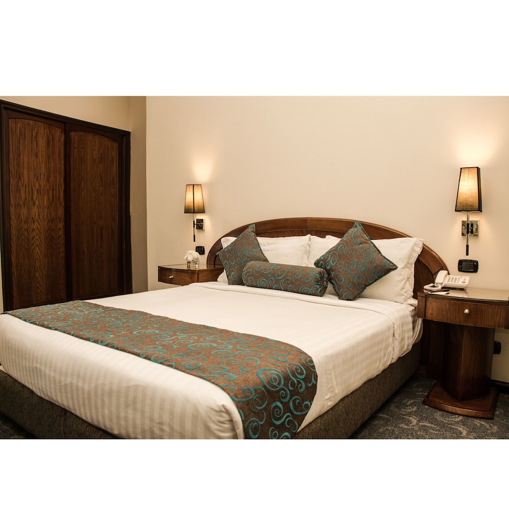 Standard Room with City View - Executive Floor photo 2