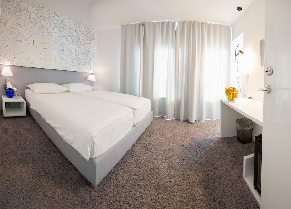 Standard Double or Twin Room, Annex Building - Photo 4