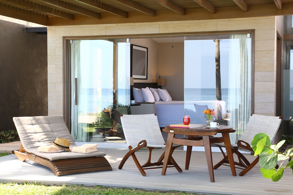 Beachfront Suite photo 2