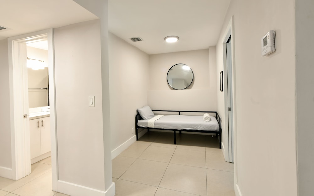Designer One Bedroom Aparment River Views