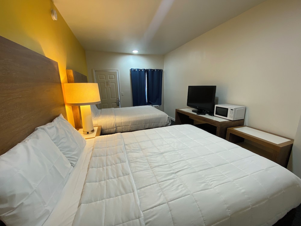 Deluxe Room, 2 Queen Beds, Lake View photo 1
