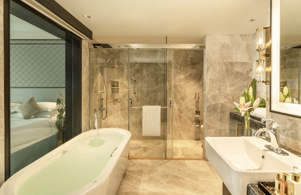 Executive Suite, 1 Bedroom - Photo 2