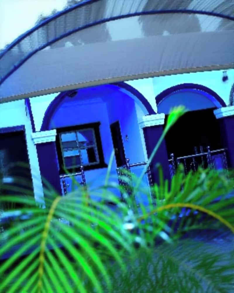 House, 4 Bedrooms, Smoking, Balcony photo 1