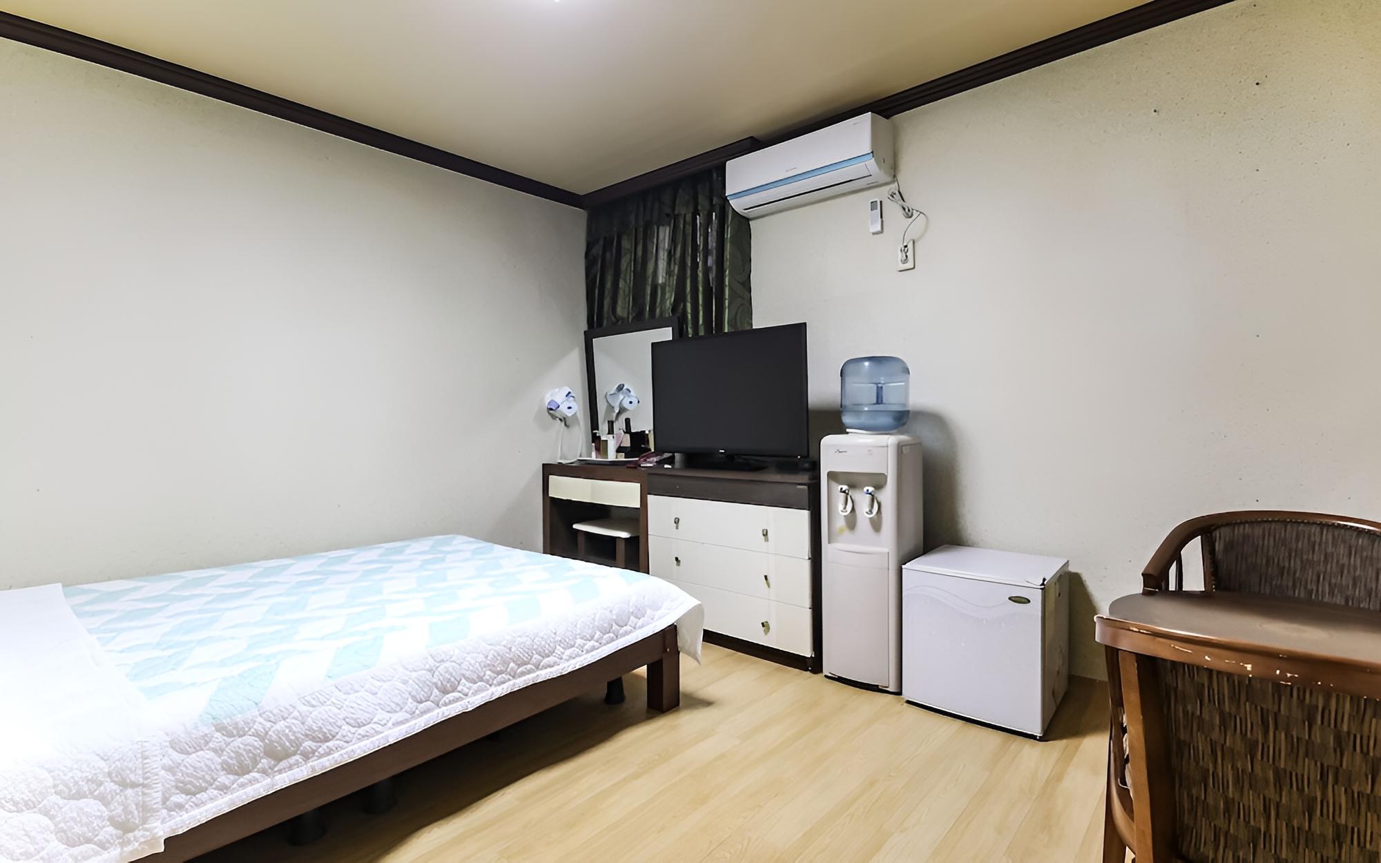Room (General room a) - Photo 18