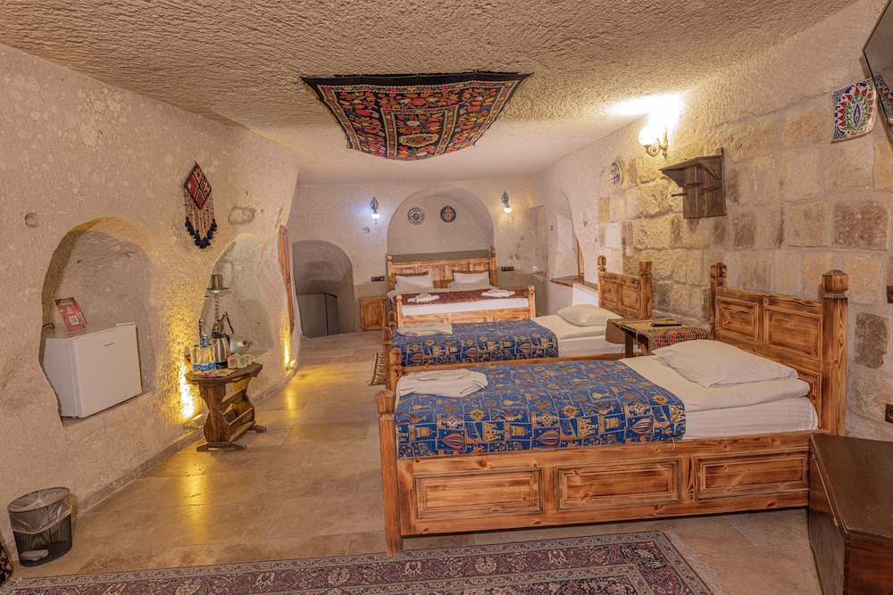 Family Cave Suite - Photo 1