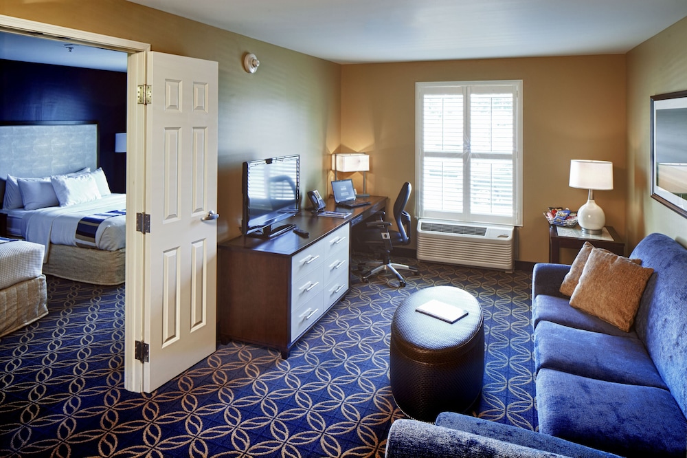 Suite, 2 Queen Beds - Photo 1