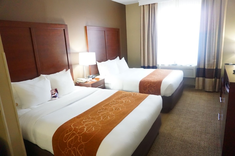 Room, 2 Queen Beds, Non Smoking - Photo 6
