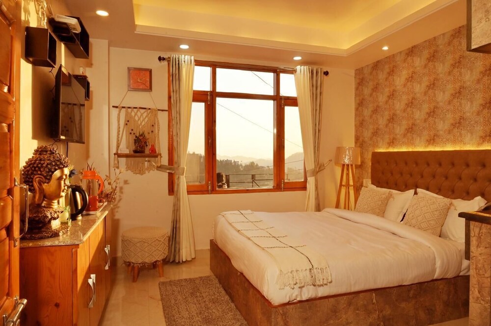 Deluxe Quadruple Room, Balcony, Mountain View